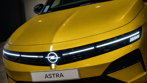 Vozili smo: (prenovljena) Opel Astra – Ostrejši (in svetlejši) pogled ter srčna kirurgija