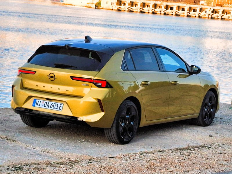 Vozili smo: (prenovljena) Opel Astra – Ostrejši (in svetlejši) pogled ter srčna kirurgija