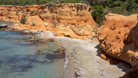 Priljubljena evropska počitniška destinacija z drastično omejitvijo. Boste sploh lahko še najeli avto?