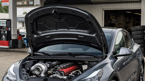 Bogokletno: najbolj električna znamka ne bo več samo električna