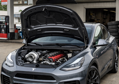 Bogokletno: najbolj električna znamka ne bo več samo električna