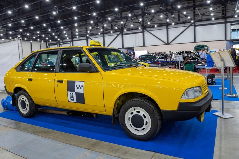 V Rusiji lahko vozijo samo še taksiji, ki so vsaj delno izdelani doma