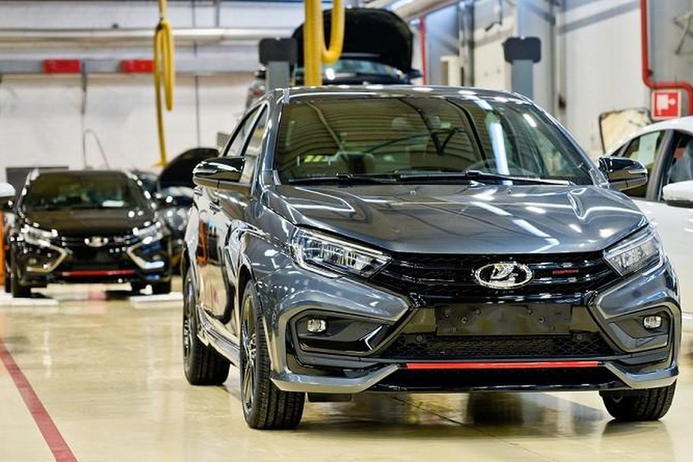 Tako si v Rusiji predstavljajo avtomobile s športnim pridihom