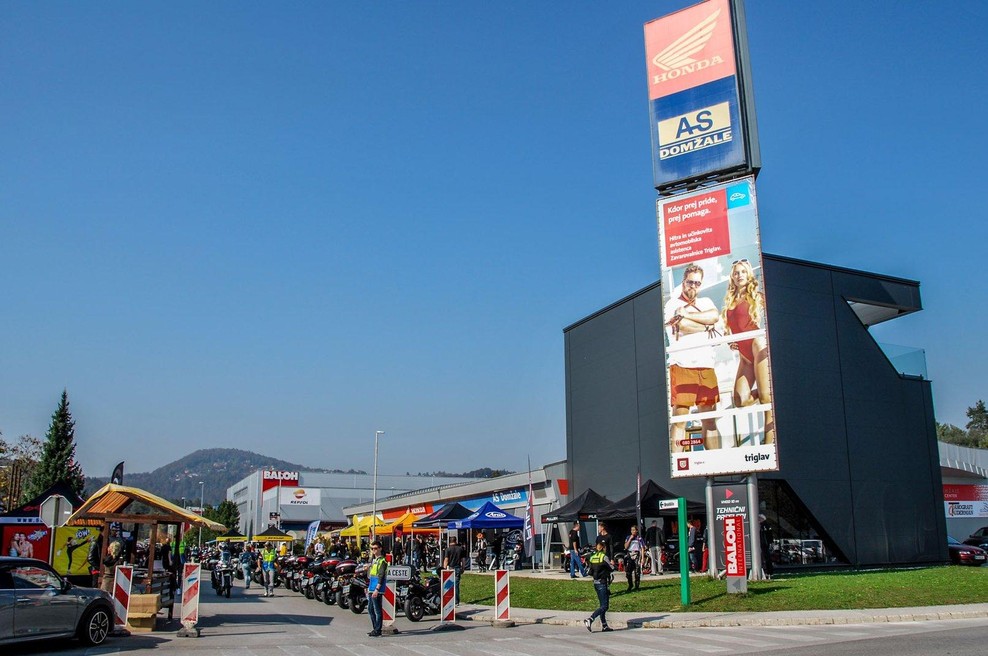 AS-ova otvoritev sezone - novi prostori, bogati popusti (foto: as domžale)