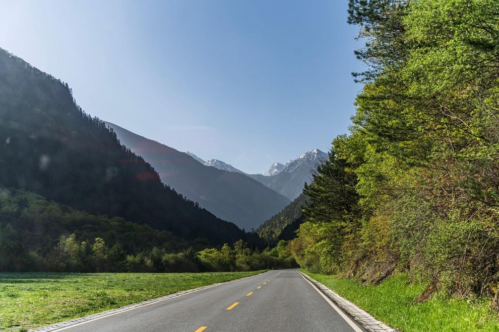 Iz Slovenije je dostopnih kar nekaj izjemnih cest, ki ponujajo vozniško uživanje in razglede, ki jih ne boste našli na …