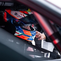 Izjemen preboj mladega, slovenskega dirkača. To je prestižna avtomobilska serija, v kateri bo nastopal Mark Kastelic