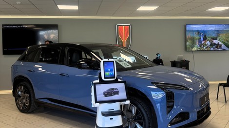 Kitajska avtomobilska znamka Hongqi se priklaplja na slovensko omrežje