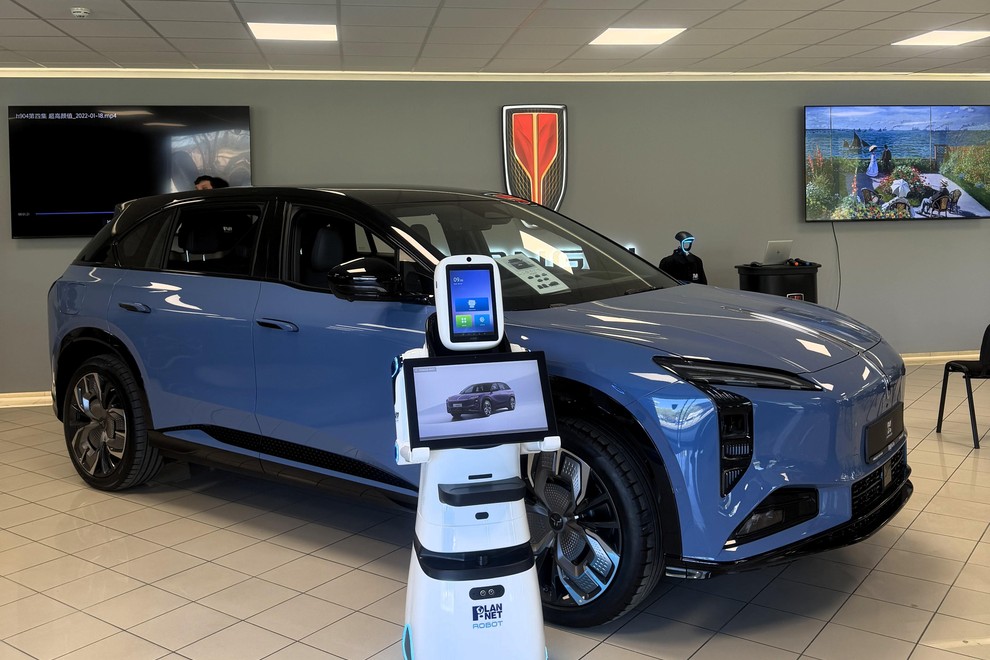 Kitajska avtomobilska znamka Hongqi se priklaplja na slovensko omrežje