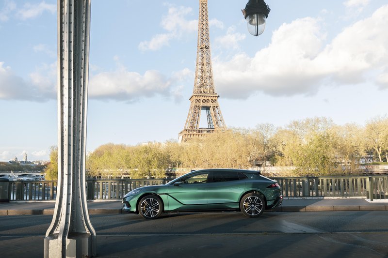 Denza povečuje gnečo med kitajskimi prestižnimi znamkami v Evropi