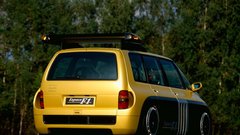 
                                                         Družinski enoprostorec med genialno uporabnostjo in dirkaško norostjo