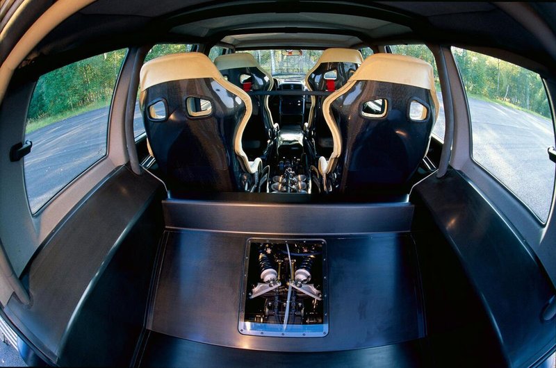 Družinski enoprostorec med genialno uporabnostjo in dirkaško norostjo