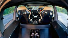 
                                                         Družinski enoprostorec med genialno uporabnostjo in dirkaško norostjo