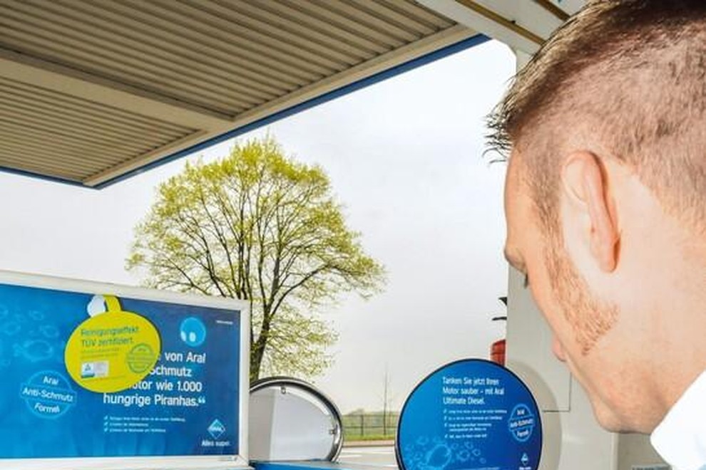 Evropa na tanki črti med obvladovanjem cen goriv in delujočega trga