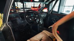 
                                                         Družinski enoprostorec med genialno uporabnostjo in dirkaško norostjo