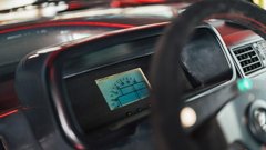 
                                                         Družinski enoprostorec med genialno uporabnostjo in dirkaško norostjo