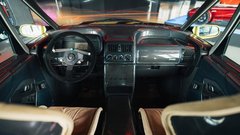 
                                                         Družinski enoprostorec med genialno uporabnostjo in dirkaško norostjo