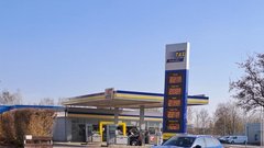 
                                                         Evropa na tanki črti med obvladovanjem cen goriv in delujočega trga