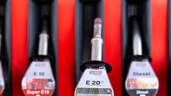 
                                                         Evropa na tanki črti med obvladovanjem cen goriv in delujočega trga