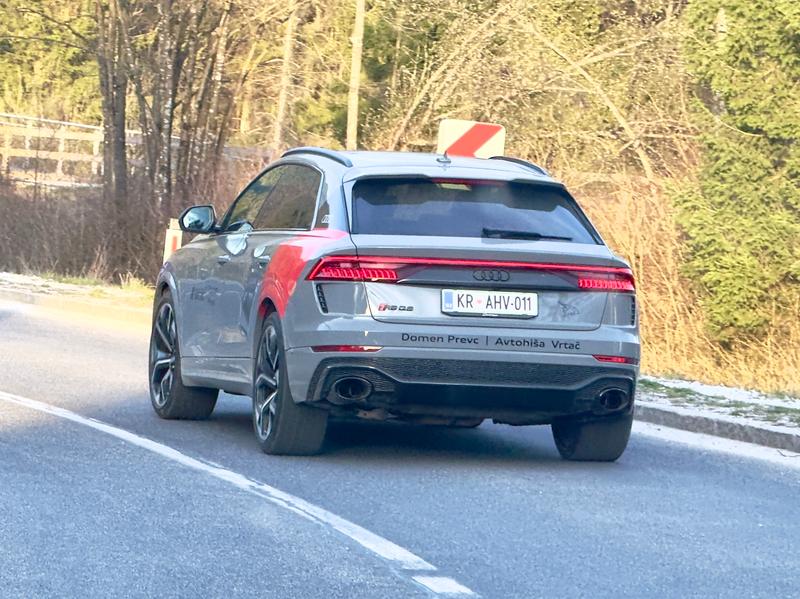 Domen Prevc ima novo brutalno zver. To je avto, za volanom katerega je bil opažen slovenski skakalni as (FOTO)