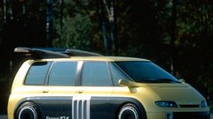 
                                                         Družinski enoprostorec med genialno uporabnostjo in dirkaško norostjo