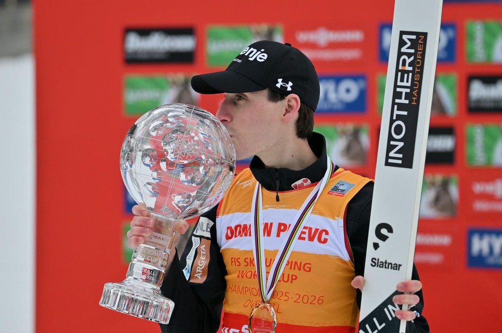 Domen Prevc ima novo brutalno zver. To je avto, za volanom katerega je bil opažen slovenski skakalni as (FOTO) (foto: Profimedia)