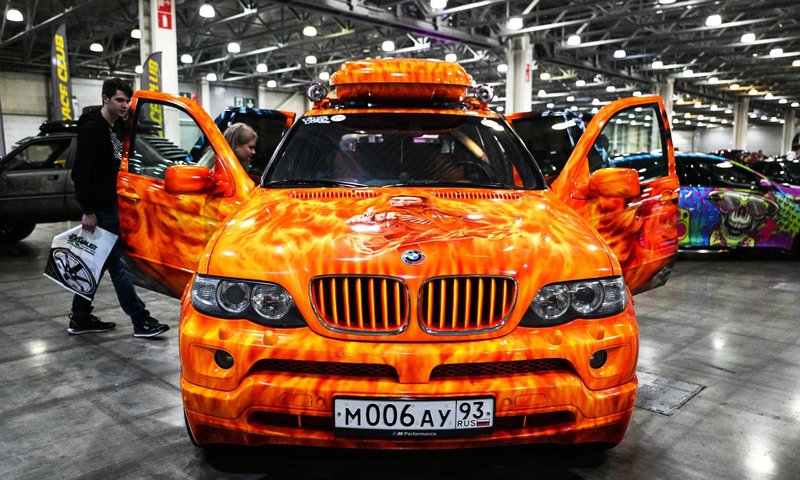 Ruski trg pod sankcijami in s skokovito rastjo prodaje nemških avtomobilov