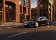 Prenova: Mercedes-Benz EQS: Popravni izpit za električnega velikana. Popravkov je toliko, da je praktično ... nov