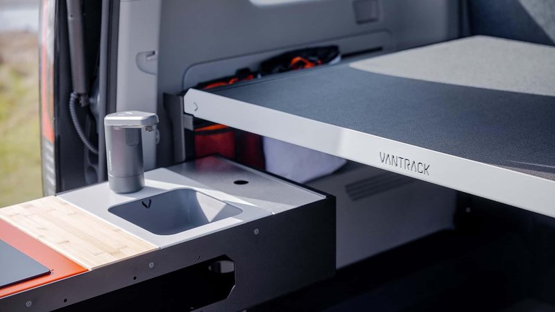 Električni  potniški dostavnik Kia PV5 za deset tisočakov lahko postane avtodom