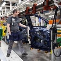 Še eden od velikanov se je odločil pošteno skrčiti razvojni kader. Toliko inženirjev bodo odpustili pri francoski znamki