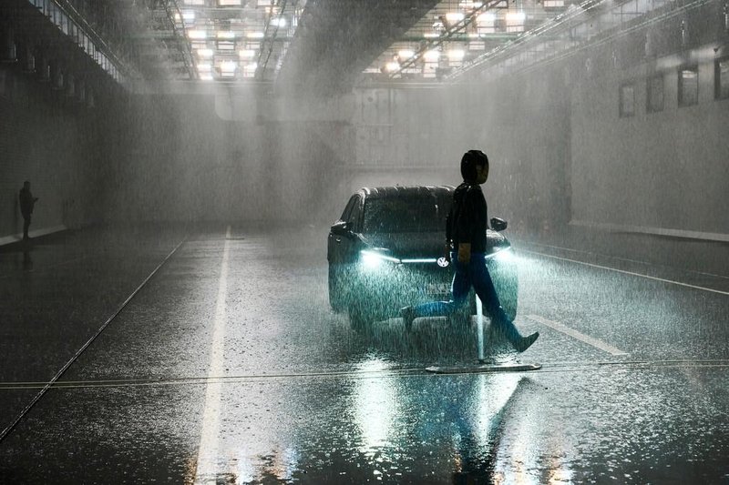 Megla in dež: kako (ne) delujejo asistenčni sistemi v nekaterih avtomobilih?