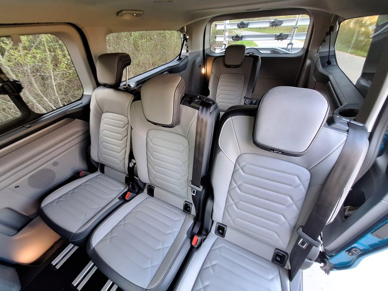 Test: Ford E-Tourneo Custom L2H1 - Bo našel svoj prostor pod soncem?