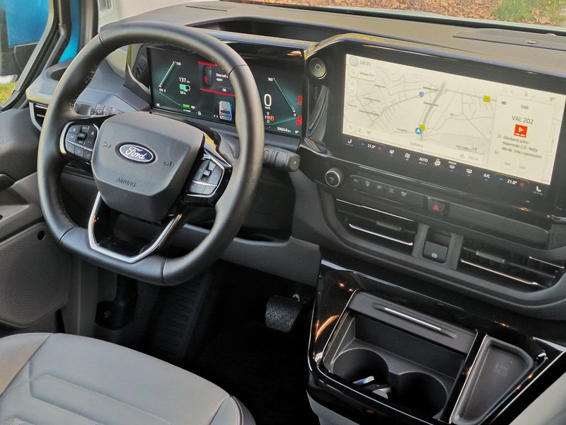 Test: Ford E-Tourneo Custom L2H1 - Bo našel svoj prostor pod soncem?