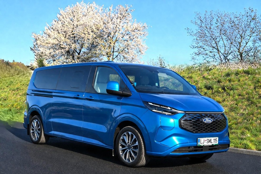 Test: Ford E-Tourneo Custom L2H1 - Bo našel svoj prostor pod soncem?