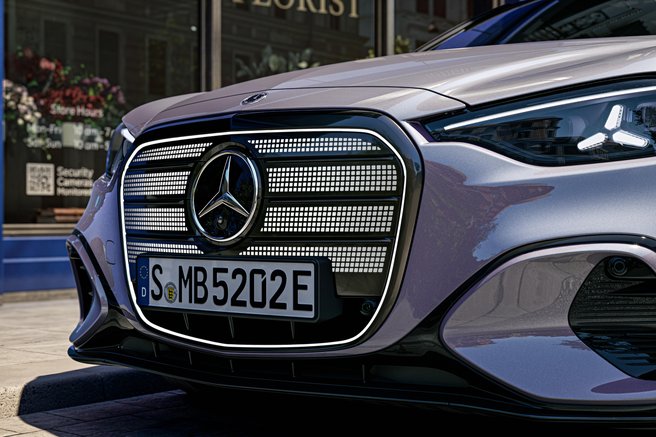 Razkritje novega električnega Mercedes-Banza razreda C: Odraščanje za prihodnost