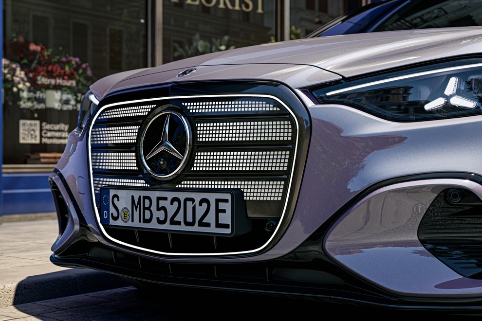 Razkritje novega električnega Mercedes-Banza razreda C: Odraščanje za prihodnost