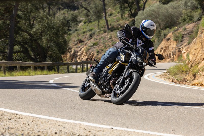 Ta boljši od dvojčkov - test Kawasaki Z650S (2026)