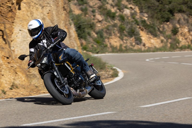 Ta boljši od dvojčkov - test Kawasaki Z650S (2026)