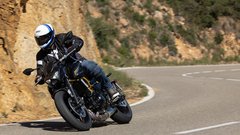 
                                                         Ta boljši od dvojčkov - test Kawasaki Z650S (2026)