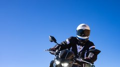 
                                                         Ta boljši od dvojčkov - test Kawasaki Z650S (2026)