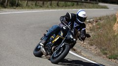 
                                                         Ta boljši od dvojčkov - test Kawasaki Z650S (2026)