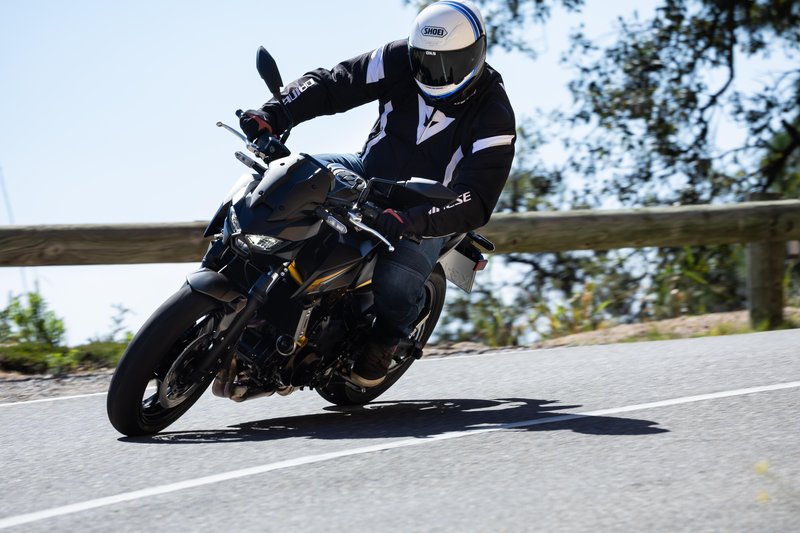 Ta boljši od dvojčkov - test Kawasaki Z650S (2026)