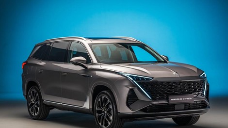 MG S9: pet metrov, sedem potnikov in pomoč elektrike