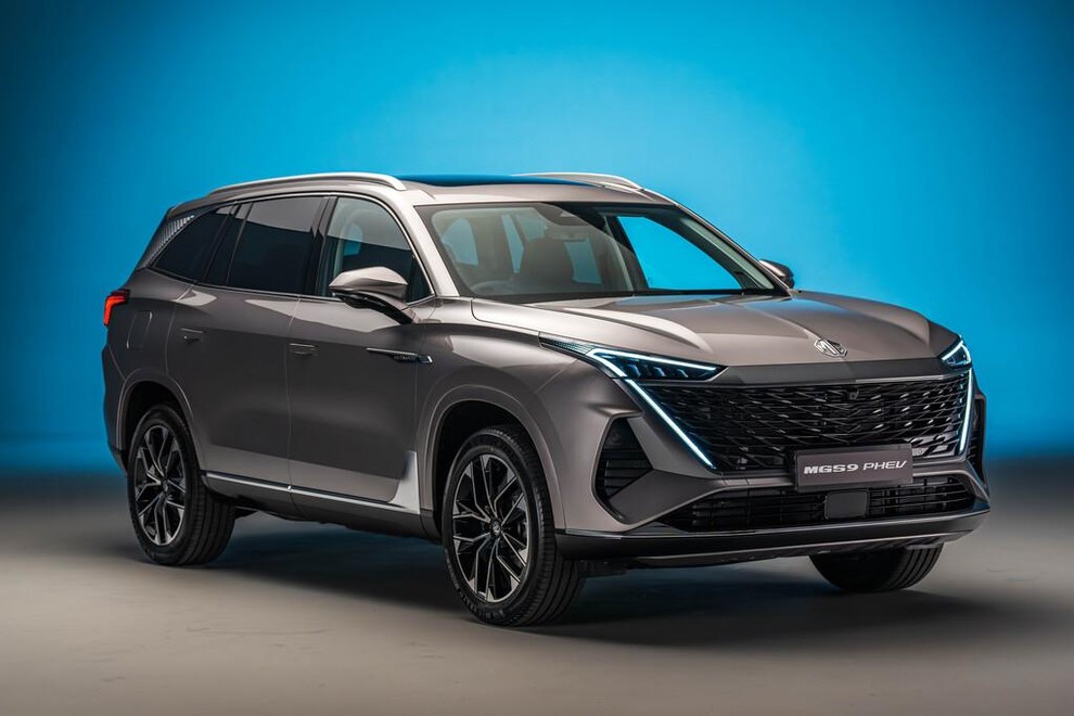 MG S9: pet metrov, sedem potnikov in pomoč elektrike