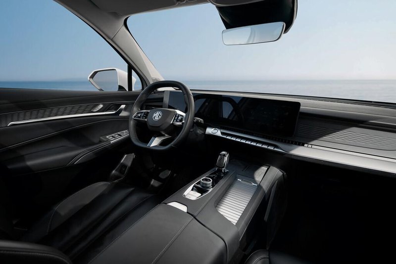 MG S9: pet metrov, sedem potnikov in pomoč elektrike