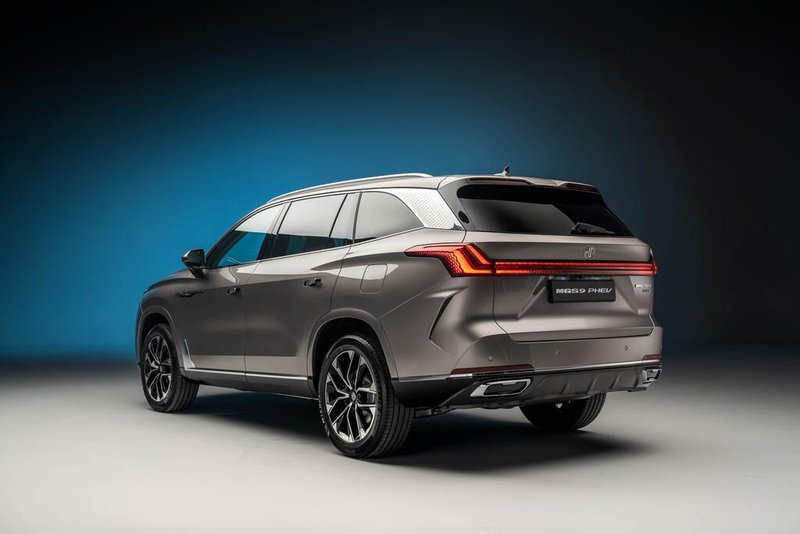 MG S9: pet metrov, sedem potnikov in pomoč elektrike