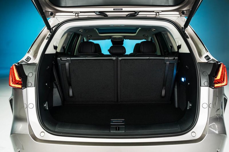 MG S9: pet metrov, sedem potnikov in pomoč elektrike