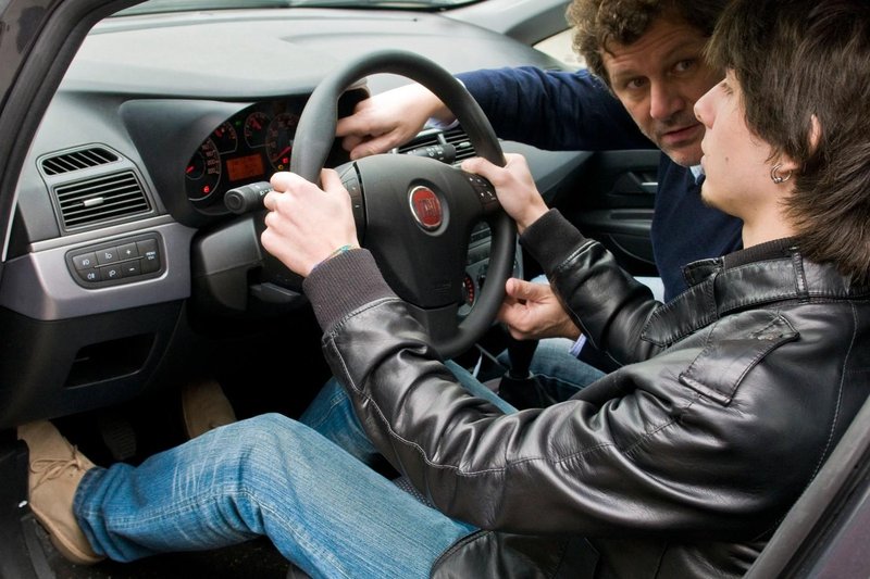 avtosola ucitelji kandidati izkusnje groza neprimerno razkritje obtozbe