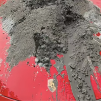 Moški ustavil rdečega Porscheja in kar na pokrovu začel mešati cement (!), celotna zgodba pa ima presenetljiv zasuk