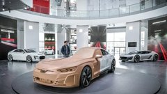 
                                                         Teh avtomobilov s štirimi krogi ni mogoče videti nikjer drugje