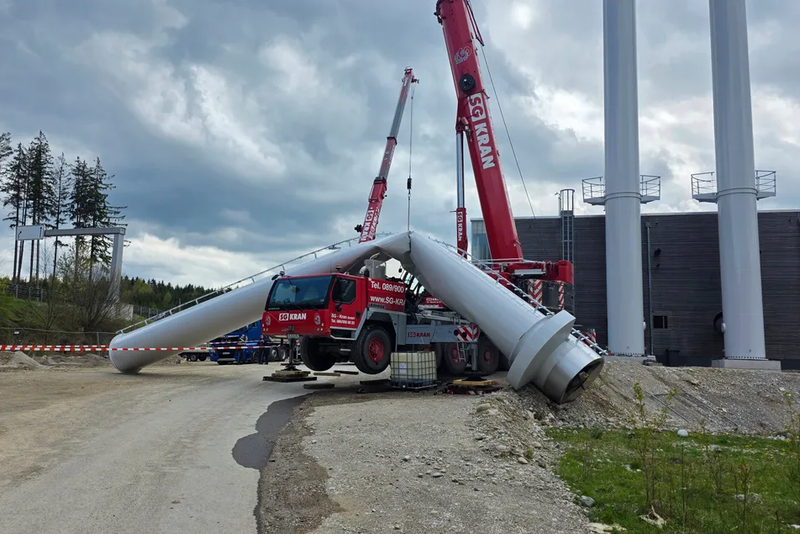 Polizeiinspektion Holzkirchen dimnik zerjav nesreca nemcija policija sreca v nesreci